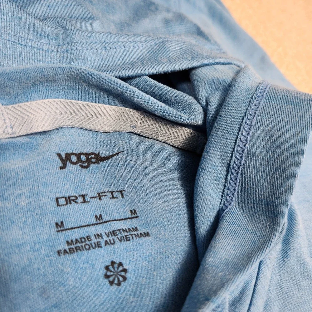 Nike Yogo Hoodie Men Medium Dri Fit ADV Lightweight‎ Blue Stretch Sweatshirt